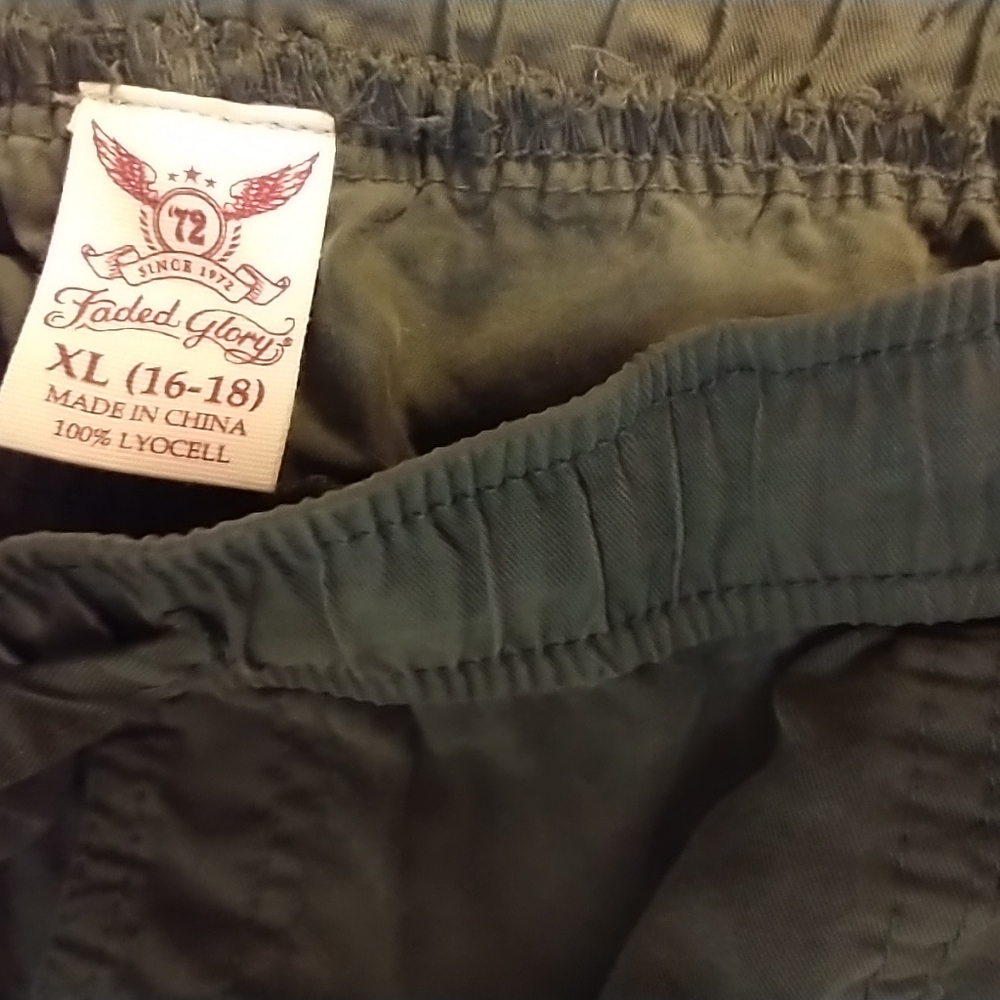 Cargo pants - Picture 2 of 3
